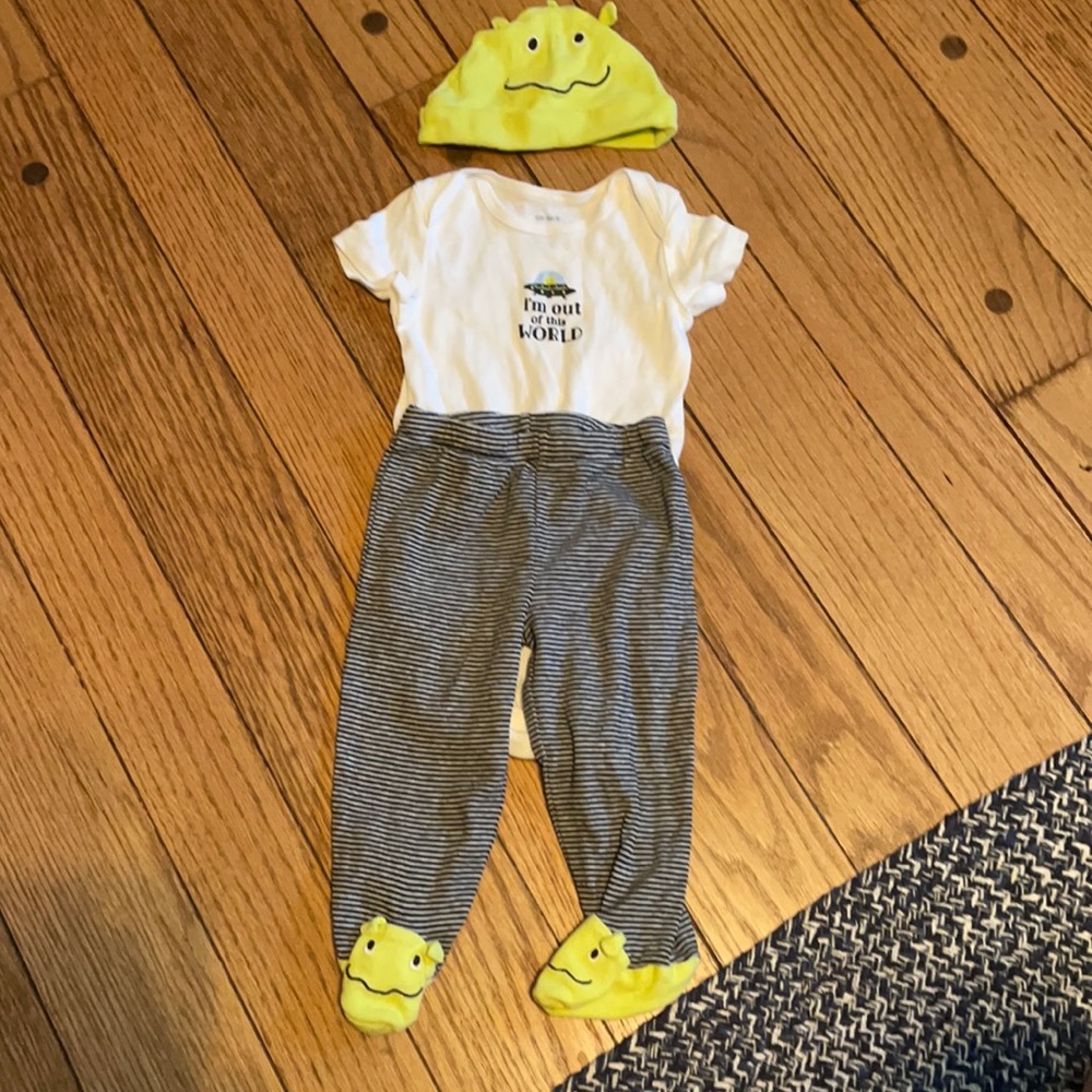 Carters Matching Set w/ Hat